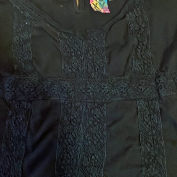 Black Roxy top - Picture 3 of 5